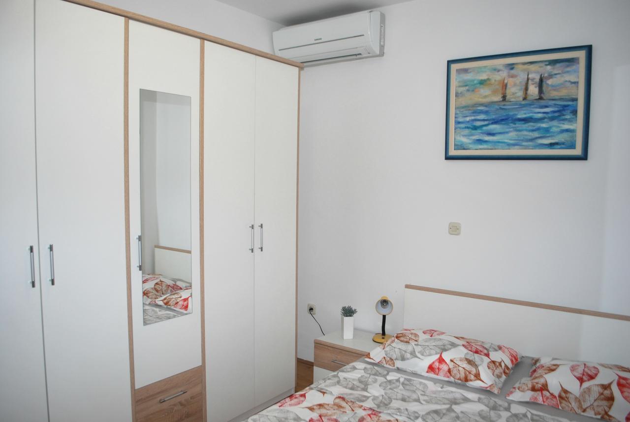 Apartment Dalmatia มาคาร์สกา ภายนอก รูปภาพ