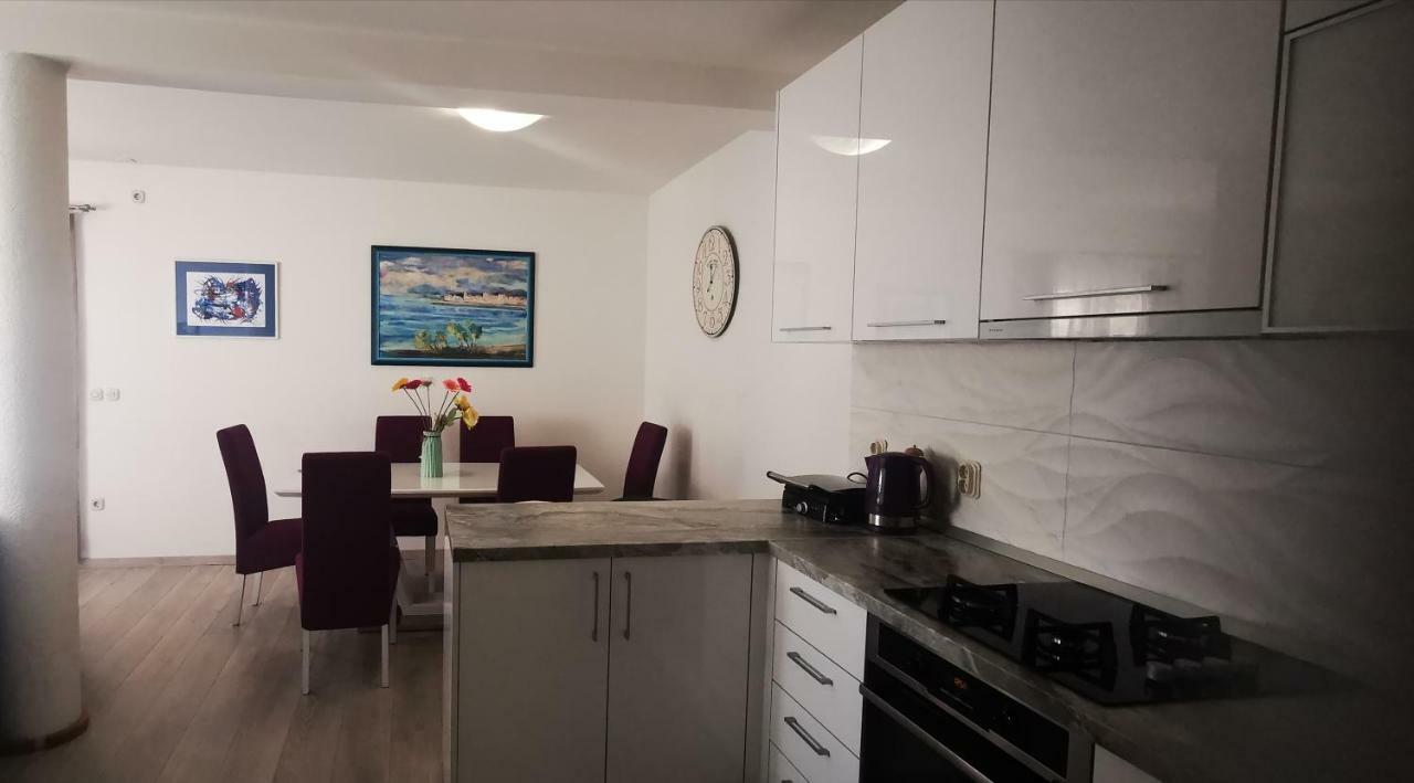 Apartment Dalmatia มาคาร์สกา ภายนอก รูปภาพ
