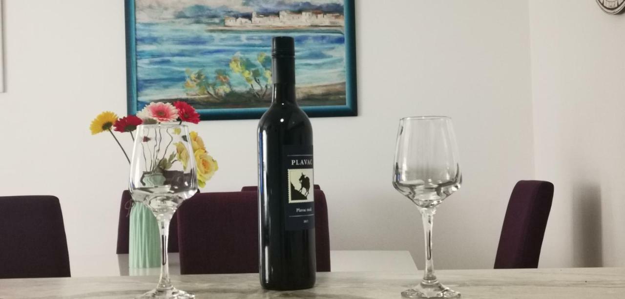 Apartment Dalmatia มาคาร์สกา ภายนอก รูปภาพ